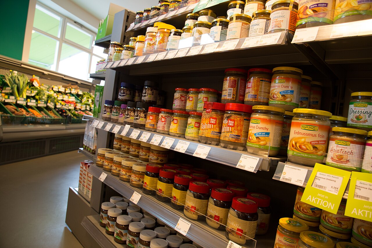 "Veganz Berlin Vegan Products Grocery Store Shelf 15592862090" by Tony Webster is licensed under CC BY-SA 4.0.